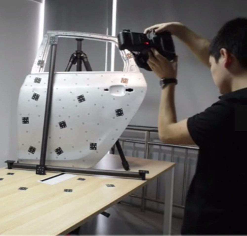 PhotoShot Sistema di fotogrammetria veloce e preciso per la modellazione 3D di macchine di grandi dimensioni