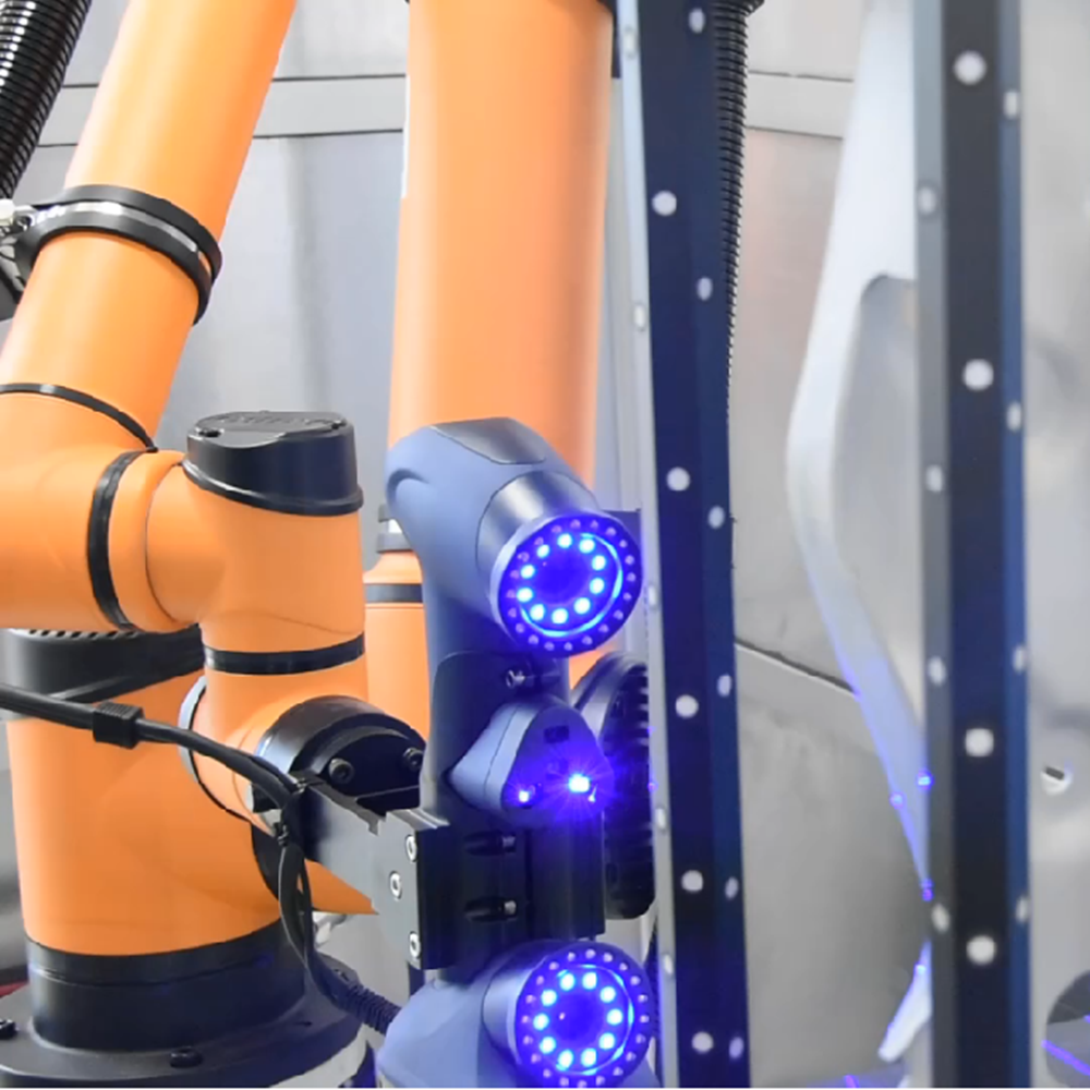 Stazione di scansione 3D automatica montata su robot AutoMetric per l&#39;archiviazione digitale